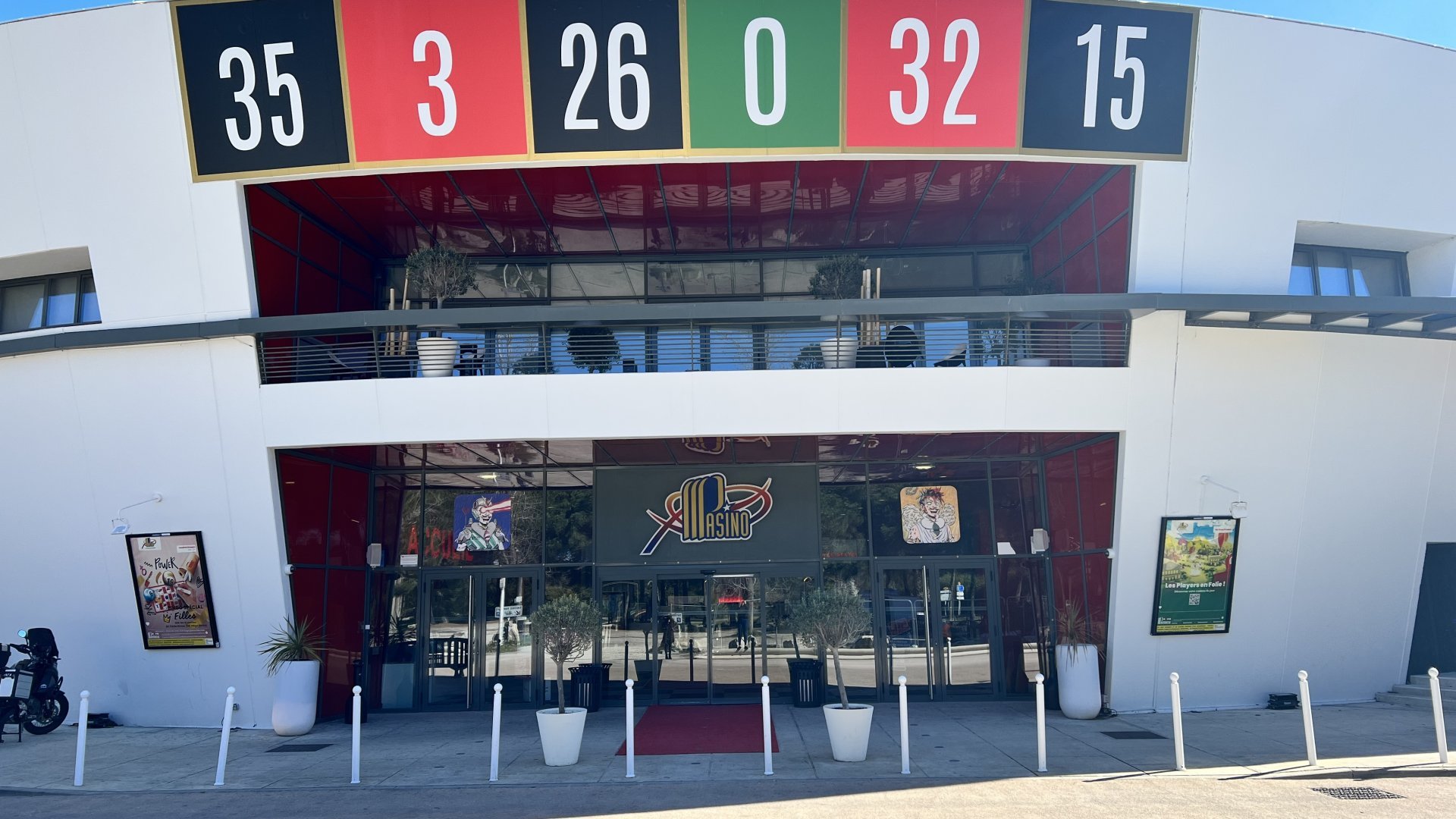 Façade du Pasino Partouche de La Grande Motte avec roulette